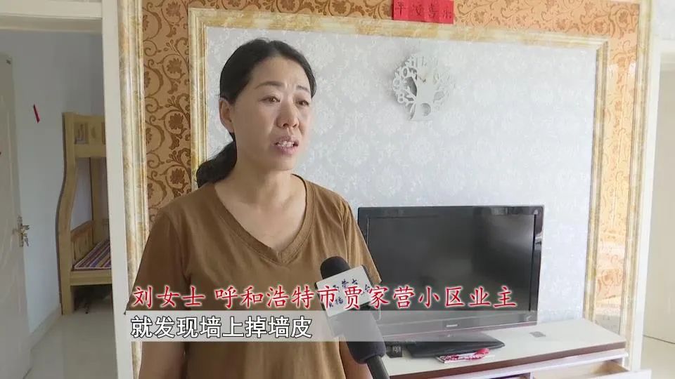 DƬ